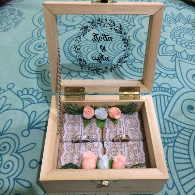 Kotak Cincin Kawin Kayu Akrilik (bantalan Burlap) / Wooden Acrylic Wedding Ring Box