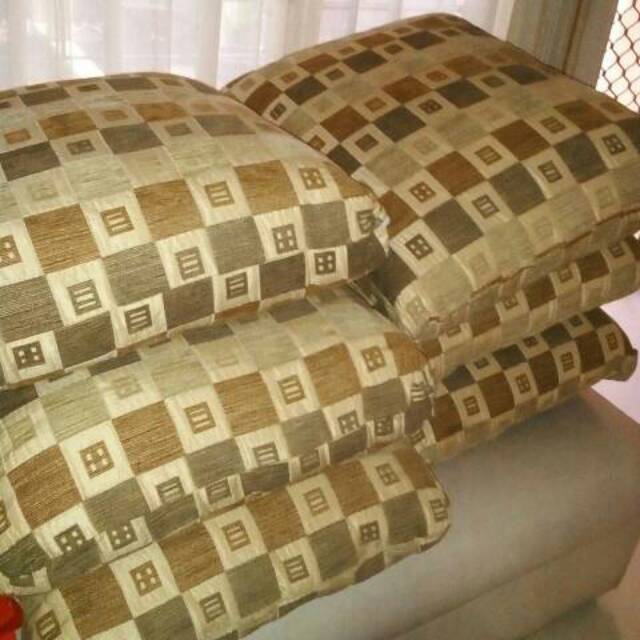 Bantal sofa dan sarung 1 set isi 6 buah bantal