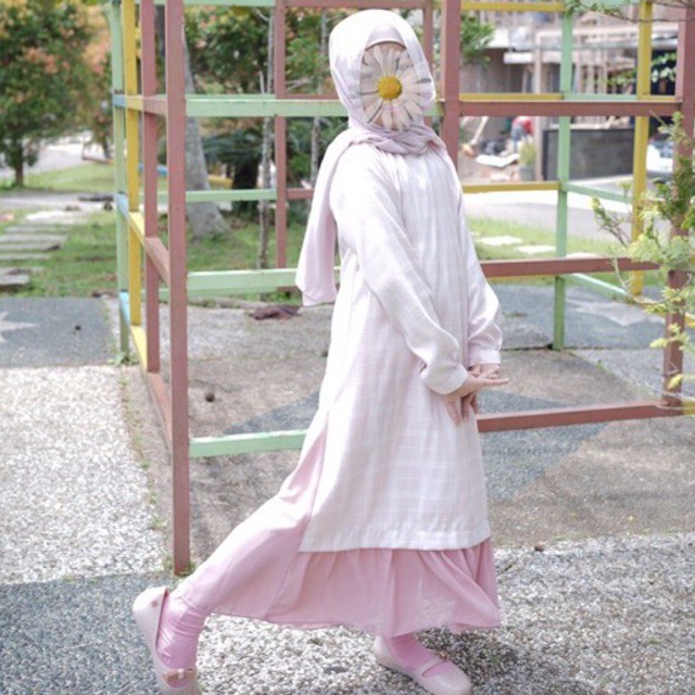 DRESS ANAK TANGGUNG KOTAK MIDI hi.hanna_id Sahla Midi Dress in Baby Pink