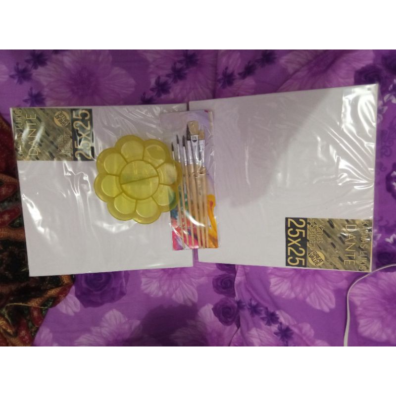

2 kanvas lukis 1 paket kuas 1 palet