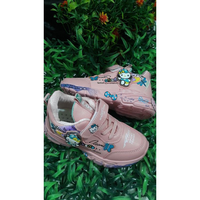 

sepatuledhellokitty