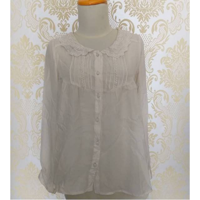Kemeja import putih kerah renda