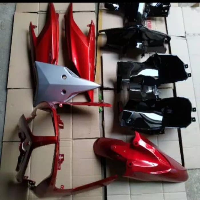 Body halus vario 110 techno karbu merah