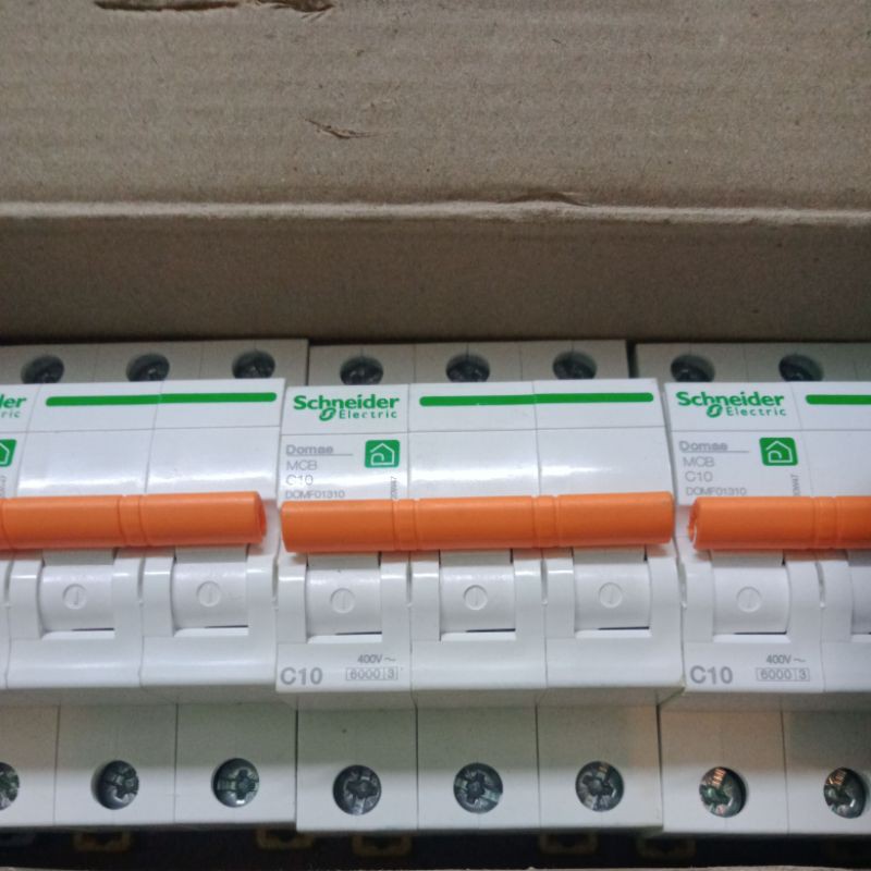 MCB DOMAE 3P 10A SCHNEIDER