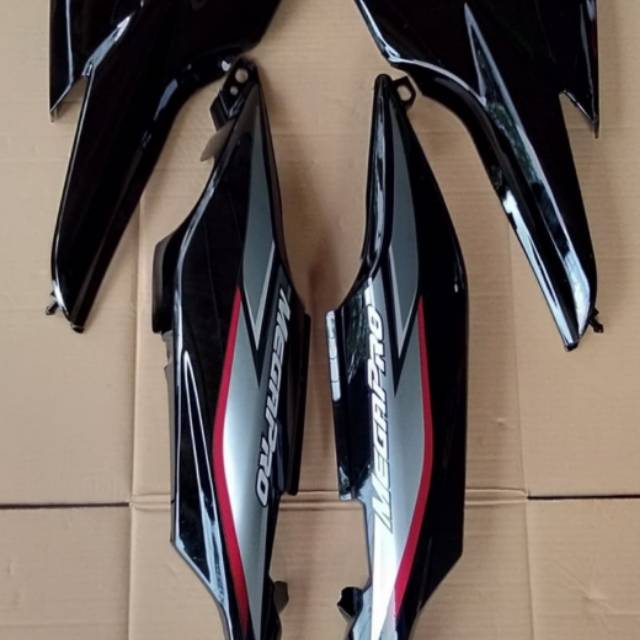 Cover body belakang+bok aki megapro primus