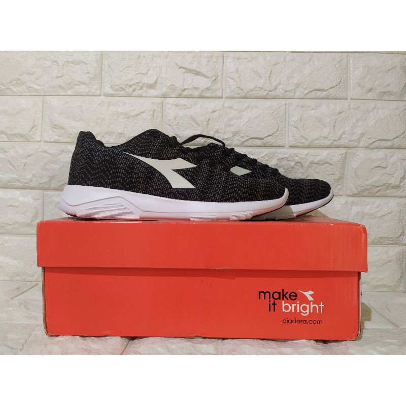 Diadora X Run Light 4 W Black Steel Gray / Sepatu Lari Diadora / Diadora Sepatu Lari / Sepatu Diador