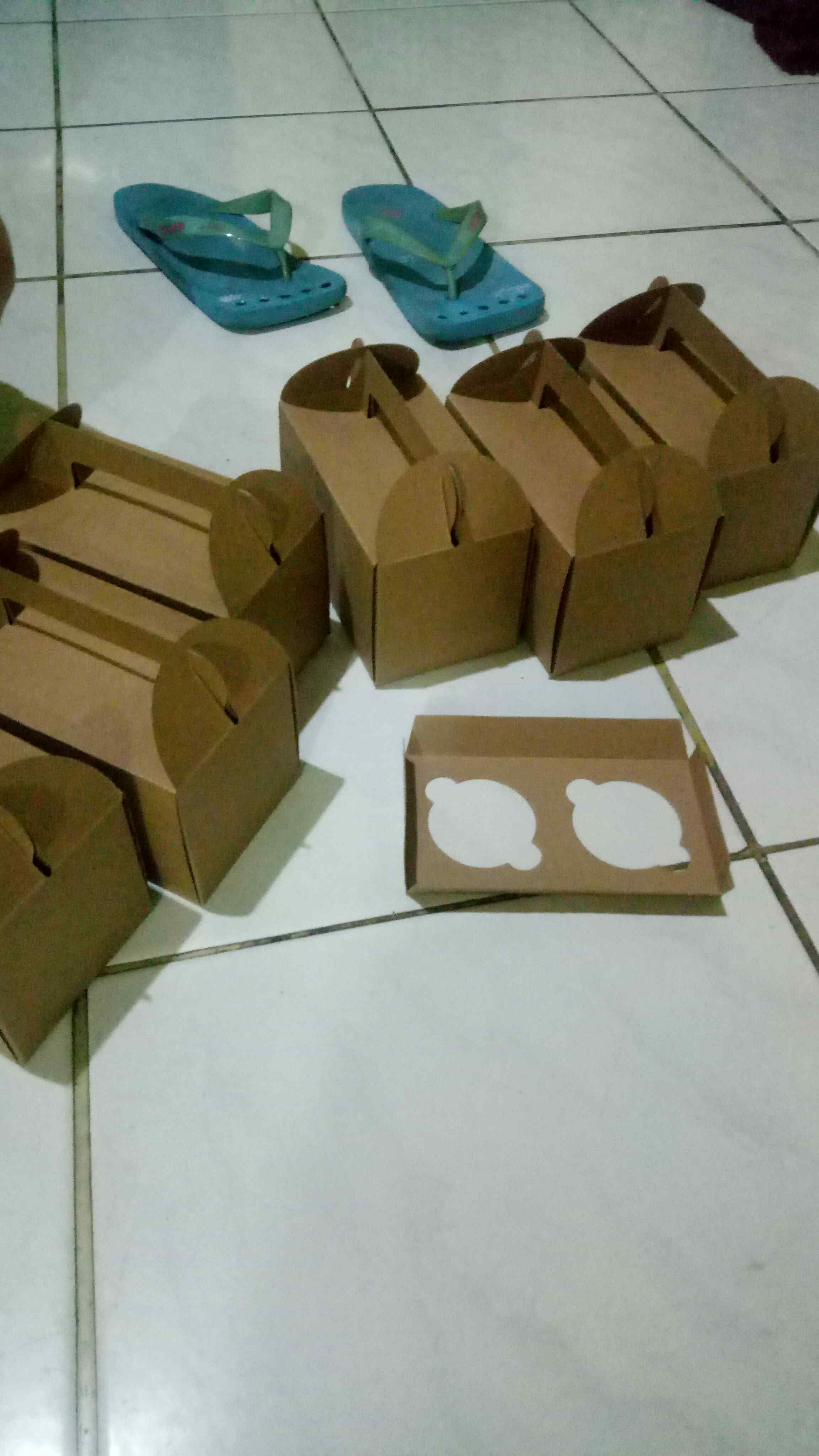 Handle Box 14x7,8x8 Isi 20pcs / Box Cupcake / Dus Cake / Kotak Cupcake Isi 2