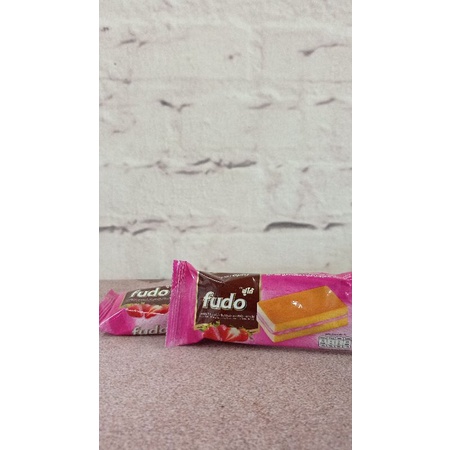 

Fudo. Layer cake with strawberry cream flavour (fudo brand)