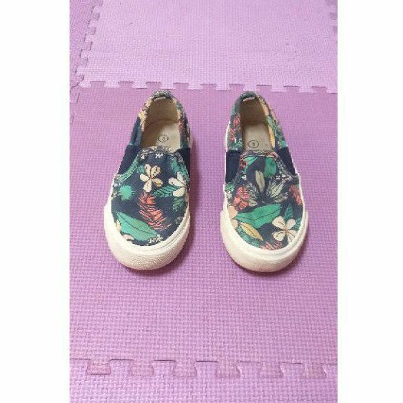 preloved sepatu anak cotton on kids