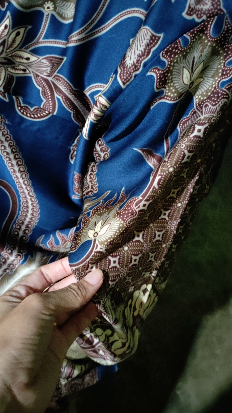 Kemeja Batik Semi Sutra Silky Berfuring Kantong Paspol Dan Bawah Kanan Kiri Busa D Pundak Pekalongan