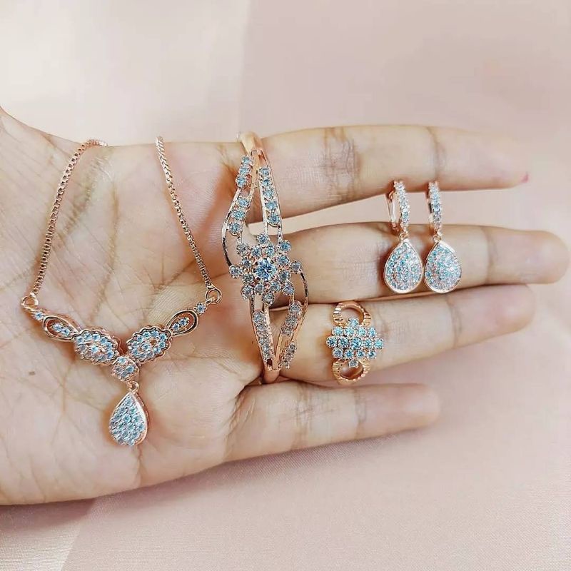 SET JEWELLERY PERHIASAN WANITA ROSEGOLD BERLIAN