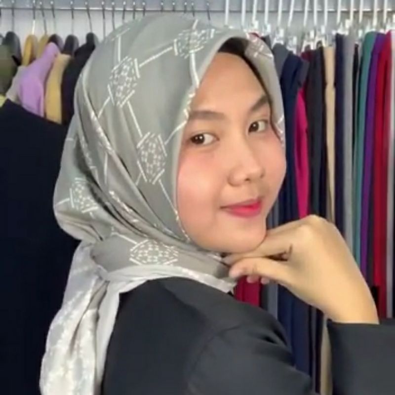 Jilbab Segi Empat Voal Lasercut Motif Kotak