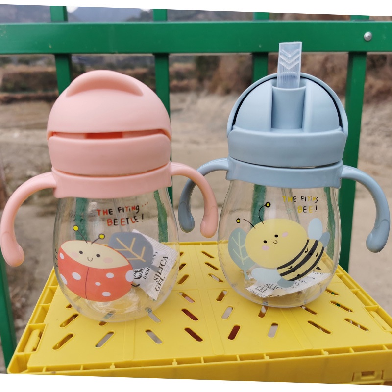 Botol Minum Bayi / Anak Portable 300ml Motif Kartun Dengan Sedotan + Gagang Bola Gravitasi