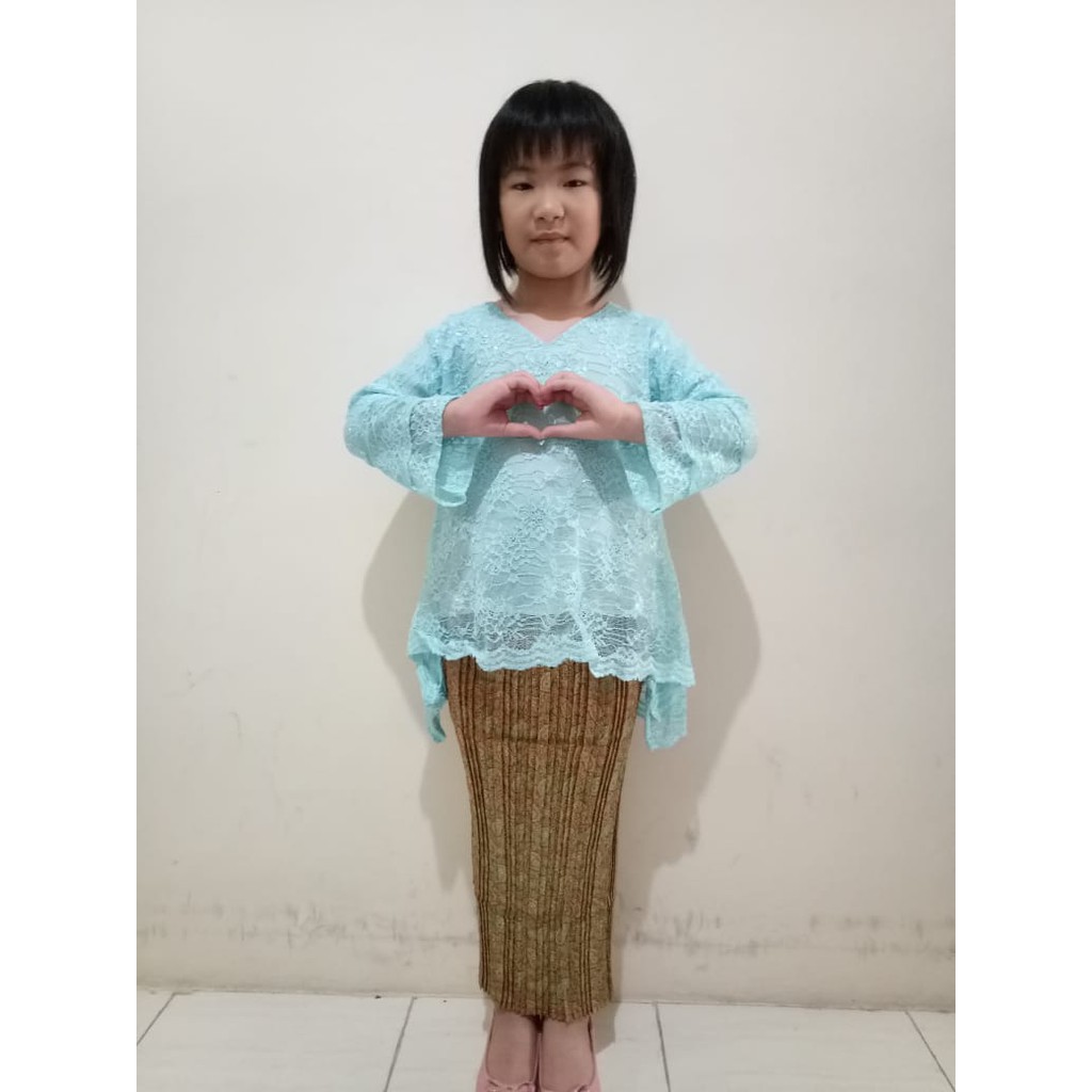 Stelan Atasan Atifa Kebaya Dan Rok Plisket Batik Anak