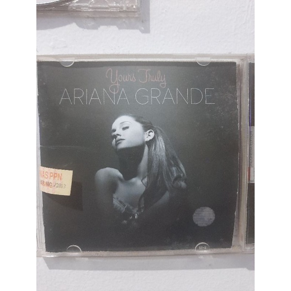 CD Album Yours Truly Ariana Grande Preloved