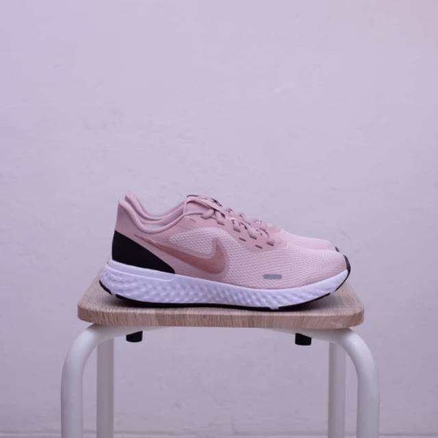 Nike Revolution 5 Peach Pastel
