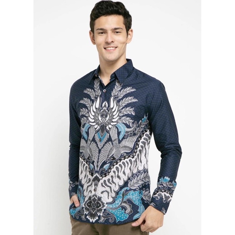 BATIK PRIA LENGAN PANJANG Aksara Slimfit Premium Biru Dongker Putih Biru Muda 726525 Cap 72 - Baju Kemeja Atasan Pakaian Setelan Batik Pria Cowok Laki Laki Remaja Keluarga Kantor Lengan Panjang Modern Slimfit Slim Fit Premium Kekinian