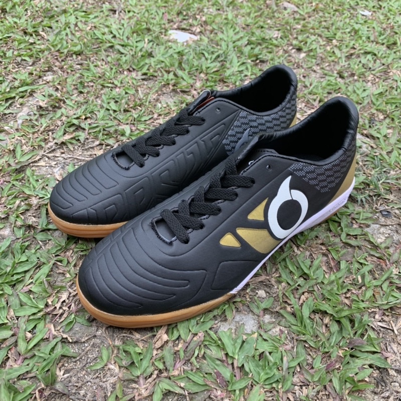 Sepatu Futsal Ori Ortuseight Logo List Gold - Hitam