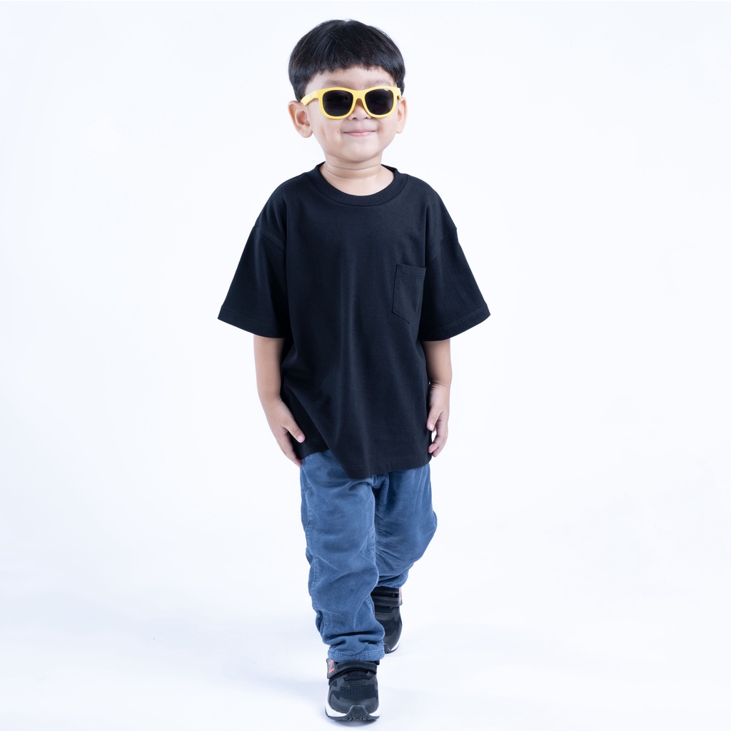 

ID FLADE STUDIOS - FLADE KIDS T-SHIRT POCKET TEE OVERSIZE BLACK - KAOS OVERSIZE ANAK HITAM