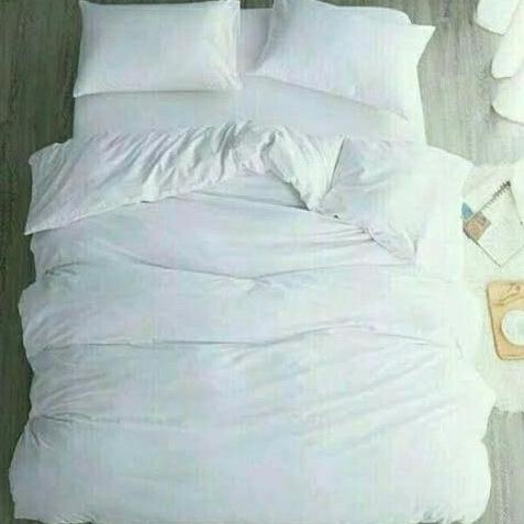 SPREI + BEDCOVER HOTEL PENGINAPAN POLOS PUTIH