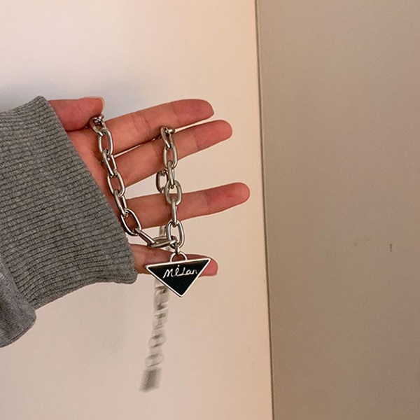 kalung segitiga milan black triangle necklace jka245(2D2)