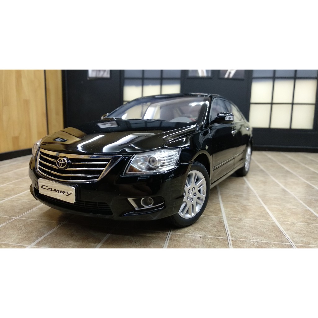 Diecast / Miniatur mobil Toyota Camry VX40. Skala 18