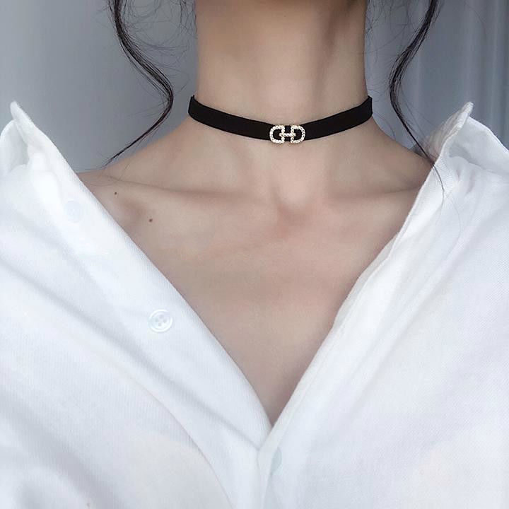 Kalung choker Bahan Kulit Warna Hitam Untuk Wanita