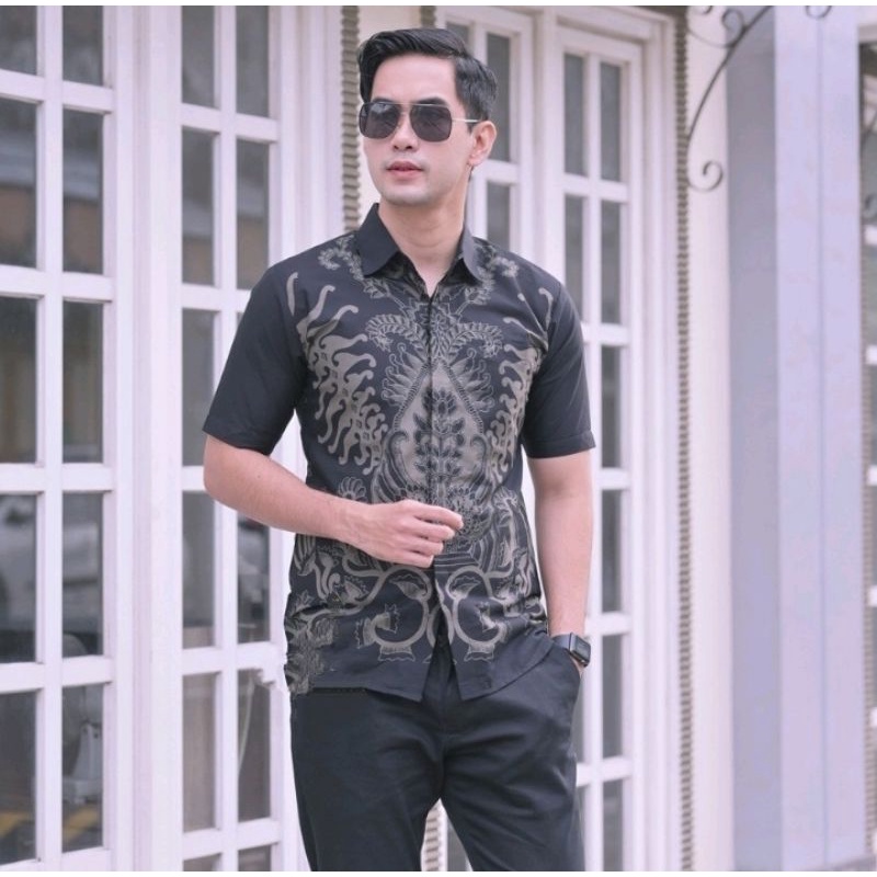 BATIK SOLO.Kemeja Batik Pria Slim fit Lengan Pendek Hem Atasan Baju Batik Pria Cowok Laki Laki Slimf