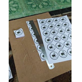 

Stiker prodak murah ukuran A4 minimal pesanan 12pic bisa custom dan desain sendiri