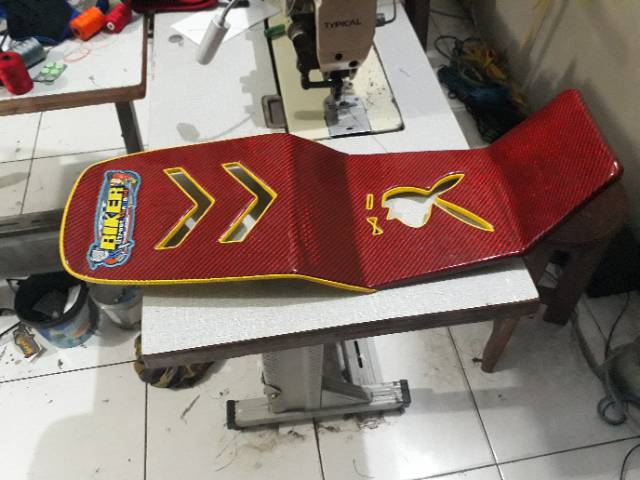 Jok ninja r slim modifikasi lubang motif karbon biker warna merah