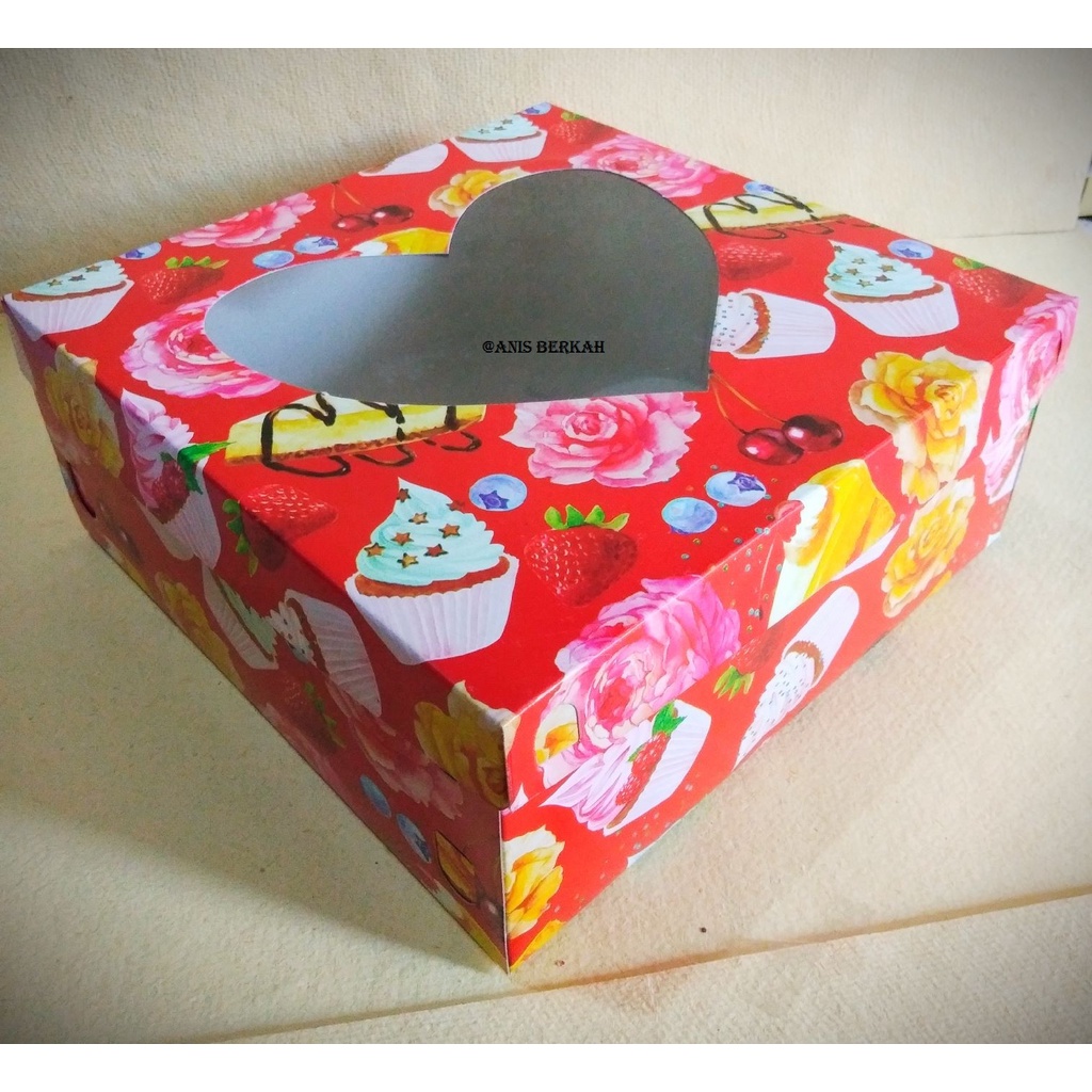 

RB (harga 10pcs)Box Kue/Kotak Kue Ulang Tahun Tutup Kaca Hati Uk 18-25