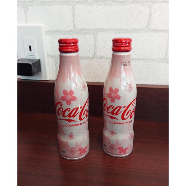 

Cola cola sakura spring edition