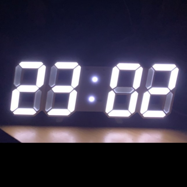 Jam Meja LED Digital Keren dengan Alarm Level Cahaya dan USB Power
