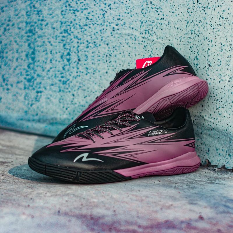 Sepatu Futsal - Specs Lightspeed 3 IN Meta Crush Pack Jet Black/Purple Crpyt/Silver - Harga Retail 6