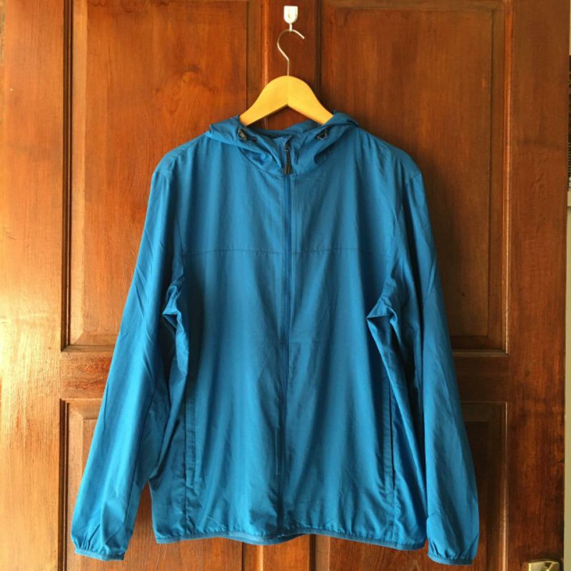 JAKET OUTDOR UNIQLO (ORIGINAL SECOND)