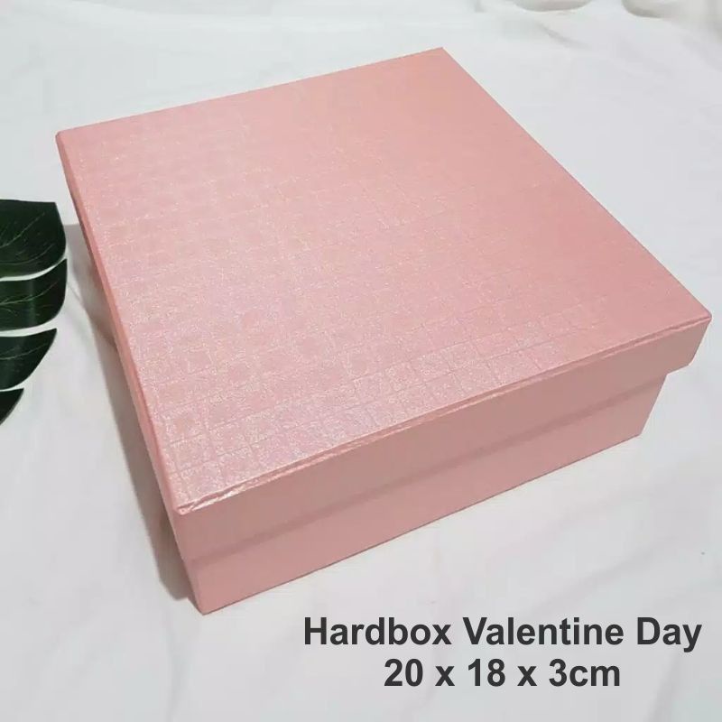 

Terbaru Kotak Kado Spesial Valentine day/ Box Hampers Coklat / Gift Box Cokelat /Hijab box/kotak kado/Hard box 20 x 18 x 3cm