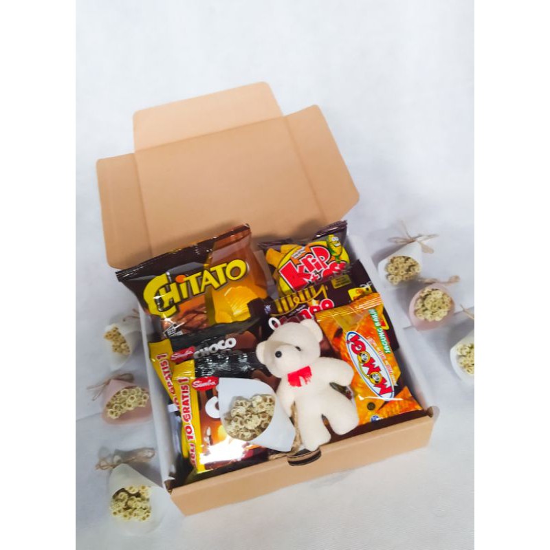 

SNACKBOX MURAH//GIFT BOX//KADO WISUDA//HAMPERS//SOUVENIR//KADO ANNIV//KADO ULANG TAHUN