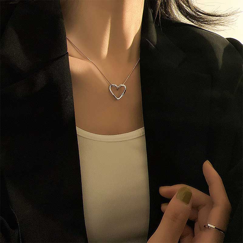 Kalung Choker Rantai Klavikula Liontin Hati Bahan Titanium Steel S925 Silver Gaya Korea Untuk Wanita