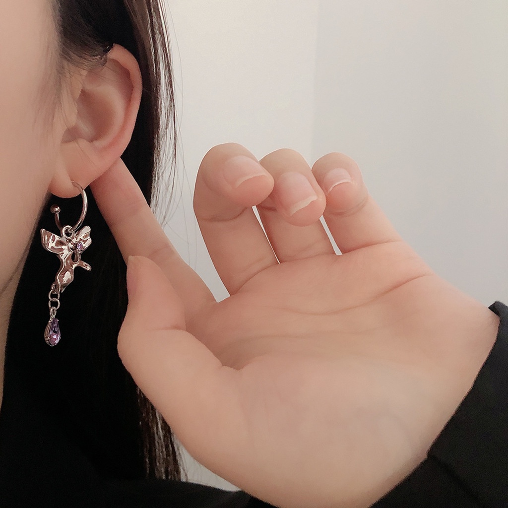 Anting Tusuk Gantung Bahan metal Desain Kupu-Kupu Hias Berlian Gaya Keren Untuk Wanita