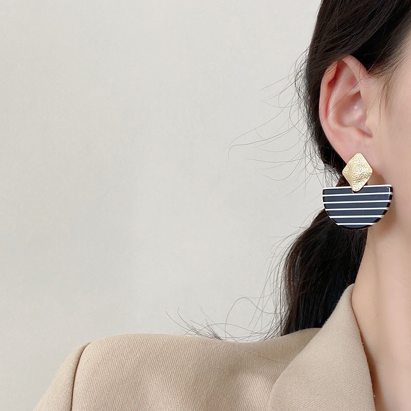 Anting S925 Silver Needle Bentuk Bulat Motif Garis Gaya Retro