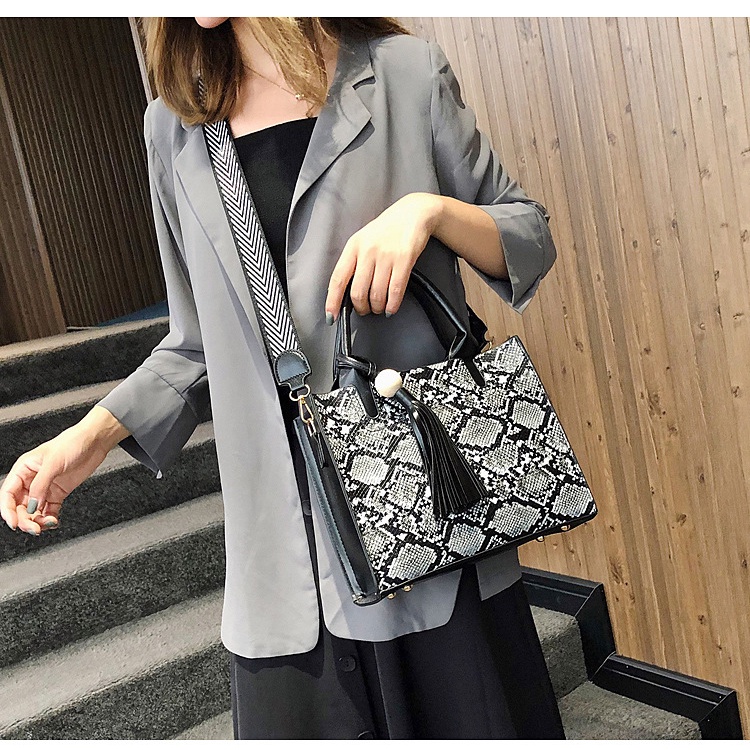 TAS SELEMPANG WANITA IMPORT PREMIUM MOTIF KULIT ULAR HITAM GALZA TA607B5 SHOULDER BAG HANDBAG SLING BAHU CEWEK BRANDED BATAM ORI KEKINIAN FASHION KOREA MURAH