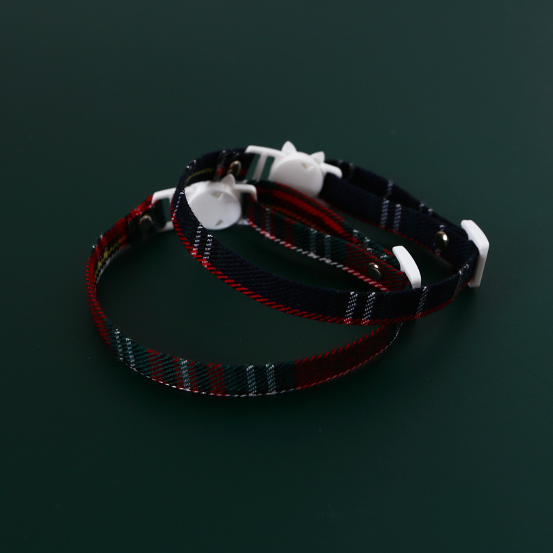 Kalung Leher Anjing / Kucing Peliharaan adjustable Dengan Gesper Bentuk Pohon Natal