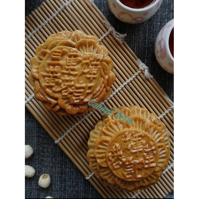 MOONCAKE / KUE BULAN MERK VICKY LIENYUNG ( TERATAI )