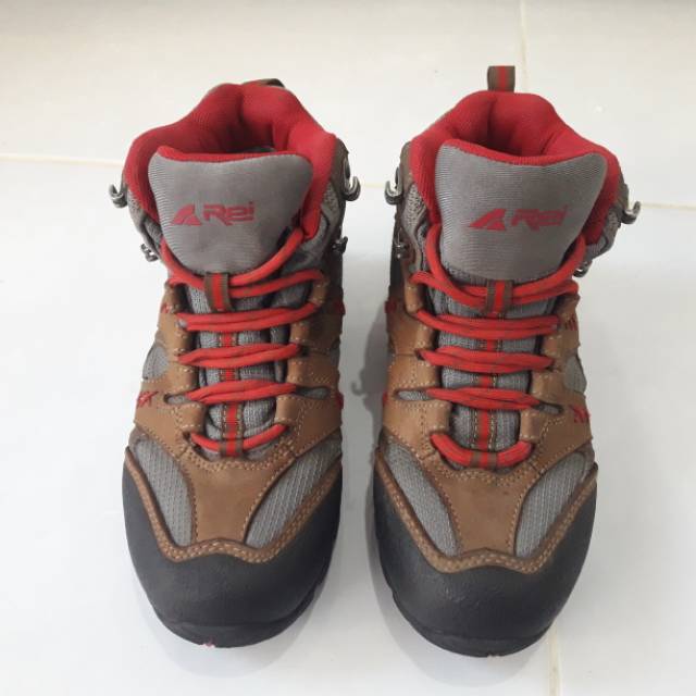 SEPATU GUNUNG REI SIZE 37 SECOND