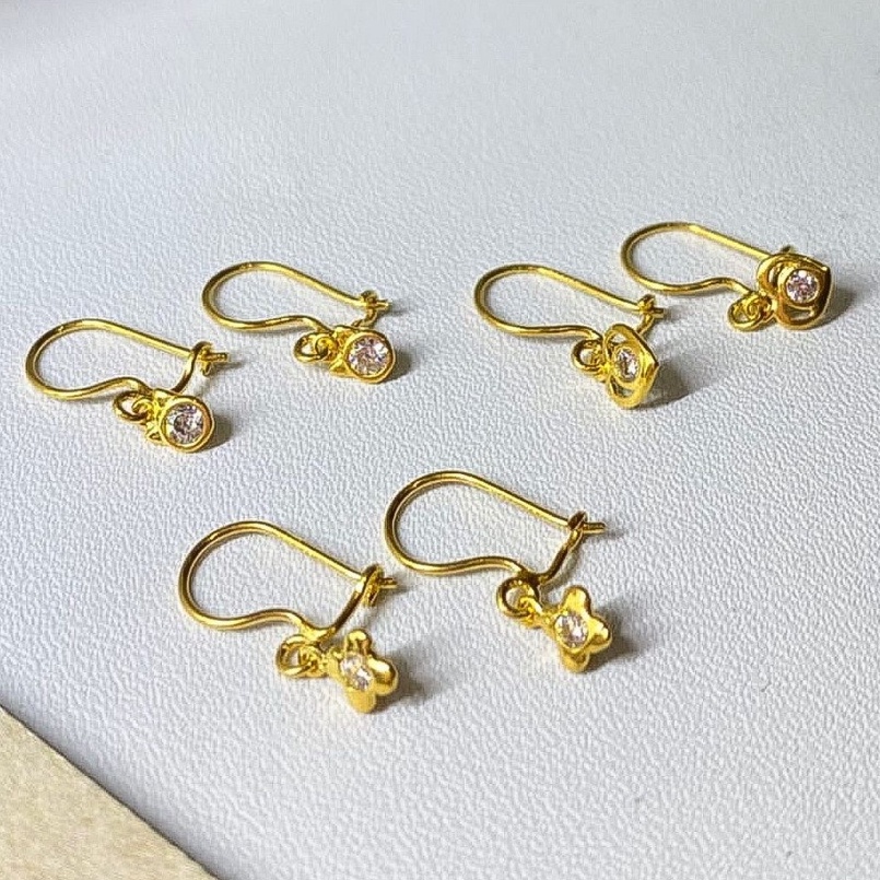 Banyak motif yaa Anting anak dan dewasa emas asli kadar 700 70 16k desi gantung permata love bola bulat pipih heart hati segitiga wajik diamond bunga clover permata ringan 0,6 gr gram gr setengah lebih giwang kerabu gold