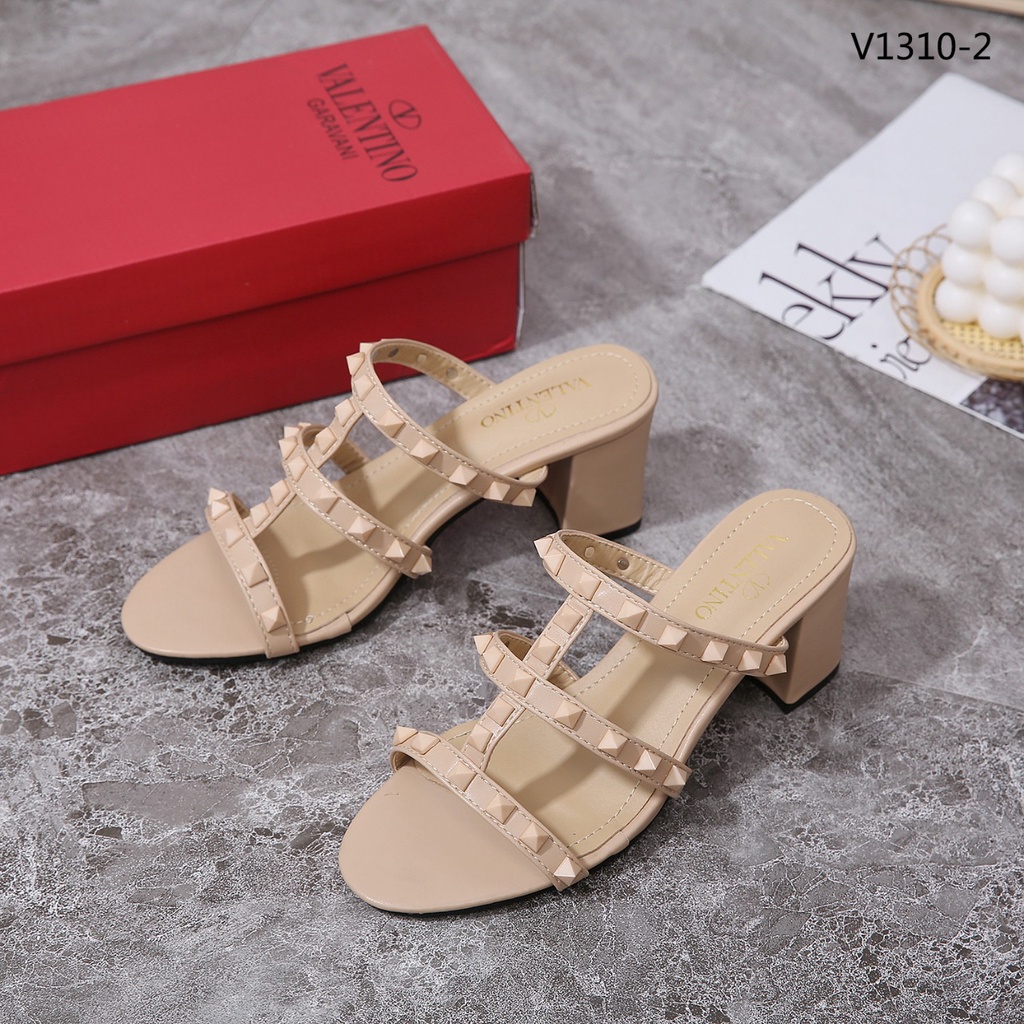 Garavani Rockstud 60mm Leather Sandals V1310-2