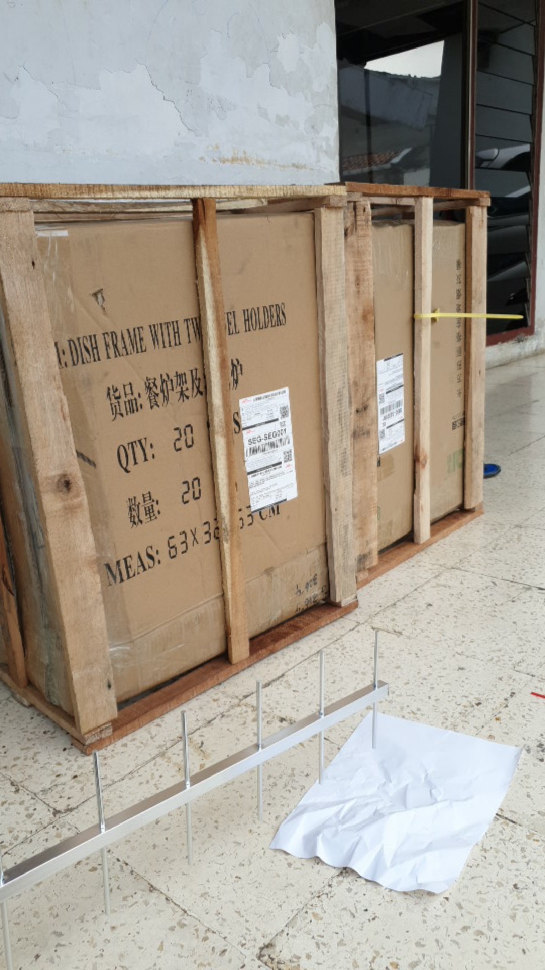 Tempat Tong Sampah Hitam Stainless Asbak Kotak Hotel Mal