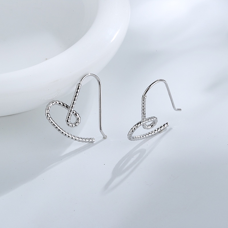 Anting Bentuk Hati Model Hollow Twist Gaya Korea Untuk Wanita