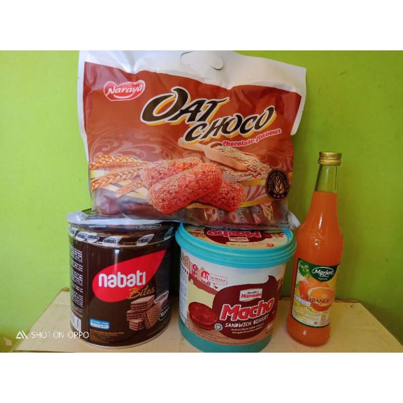 

Paket parsel kue lebaran