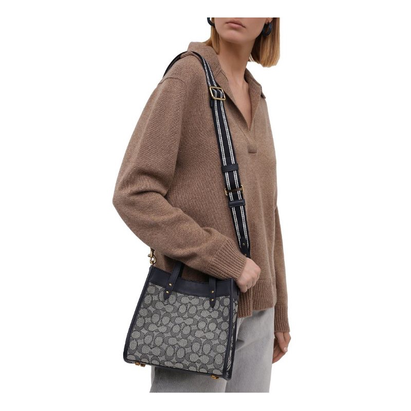 Coach Field Tote 22 In Signature Jacquard (C3865)